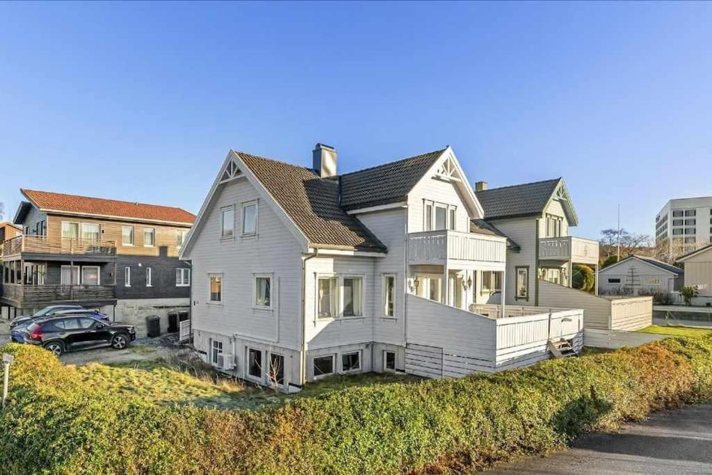 Spacious And Fully Equipped 5 Bedroom House With Free Parking Apartment Stavanger
