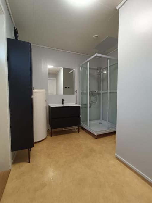 Spacious And Fully Equipped 5 Bedroom House With Free Parking Apartamento