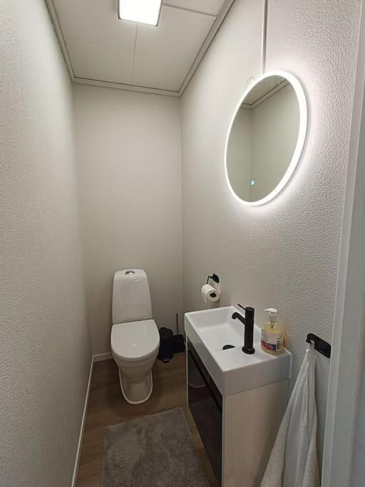 Apartamento Spacious And Fully Equipped 5 Bedroom House With Free Parking *