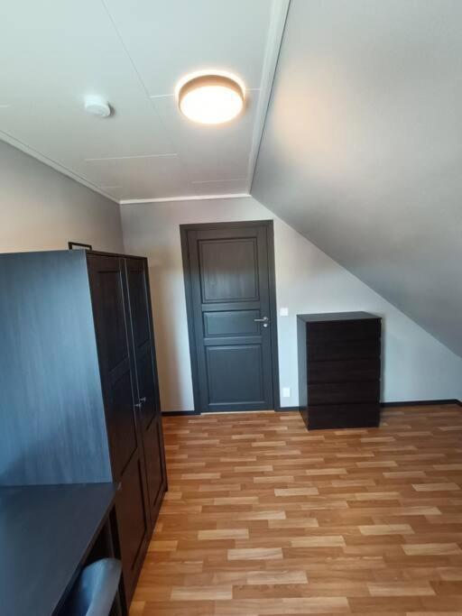 Spacious And Fully Equipped 5 Bedroom House With Free Parking Apartment