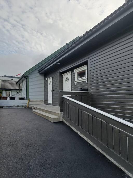 Spacious And Fully Equipped 5 Bedroom House With Free Parking Apartment *