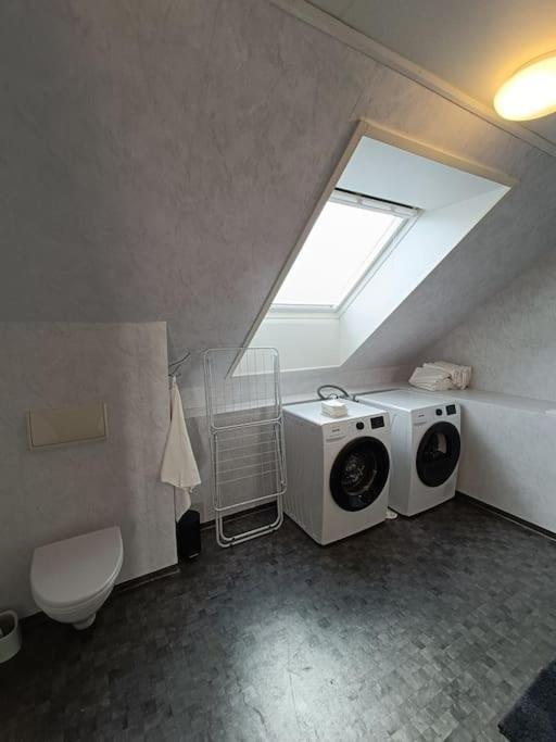Spacious And Fully Equipped 5 Bedroom House With Free Parking