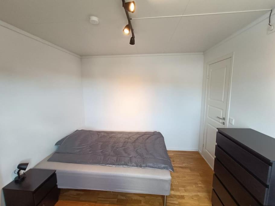 Spacious And Fully Equipped 5 Bedroom House With Free Parking Apartment *